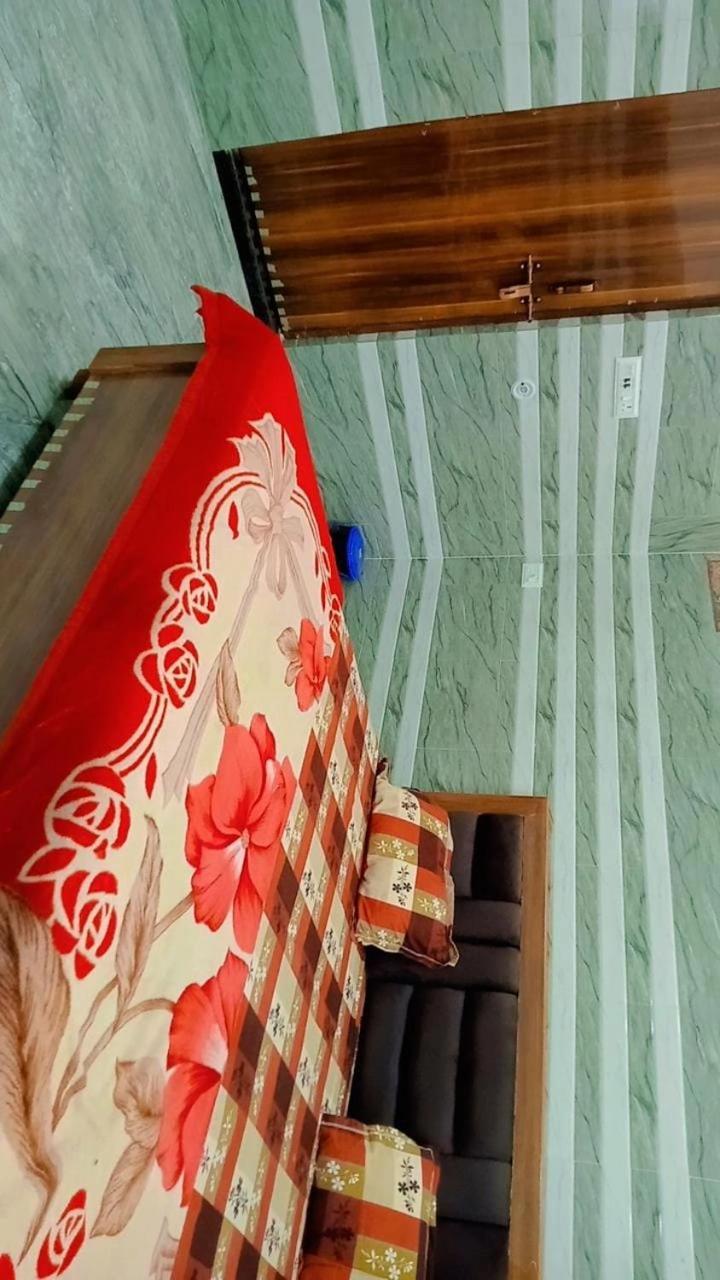 Vrindāvan Shri Radha Nikunj酒店 外观 照片